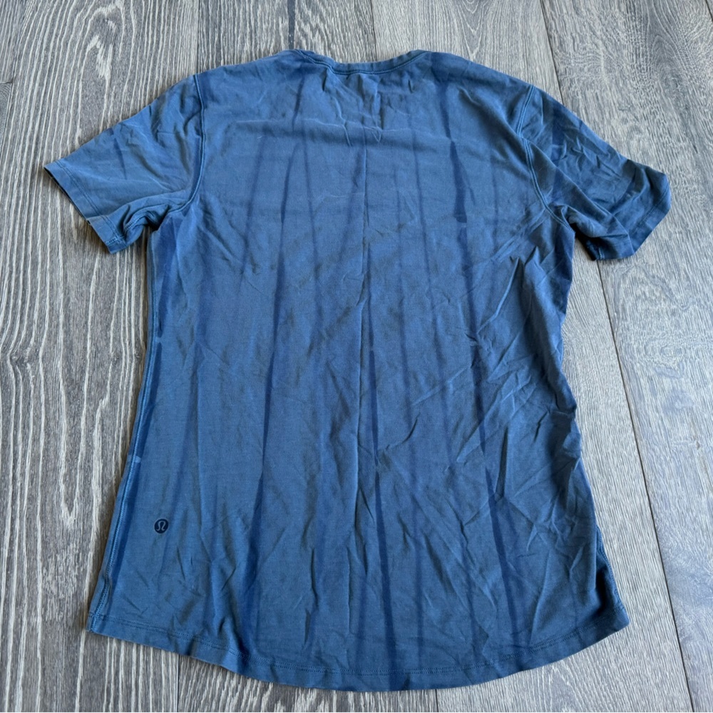 Lululemon 5 Year Basic Tee In Vertical Spray Dye … - image 4